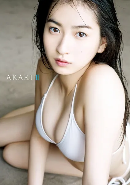 植村あかり 写真集 『 AKARI II 』