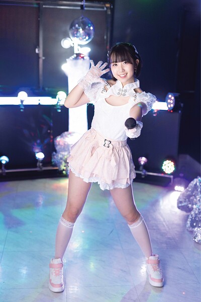 DANCE FUCK IDOL 濡田まな 表紙